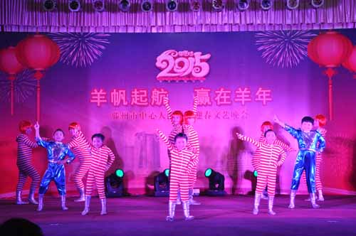 13 舞蹈《小蘋果》 產(chǎn)科VIP 三等獎(jiǎng).JPG